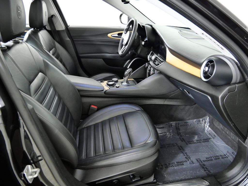 Thumbnail: 2017 Alfa Romeo Giulia - 21