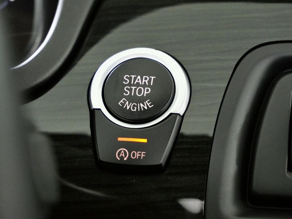 Thumbnail: 2013 BMW M5 - 44