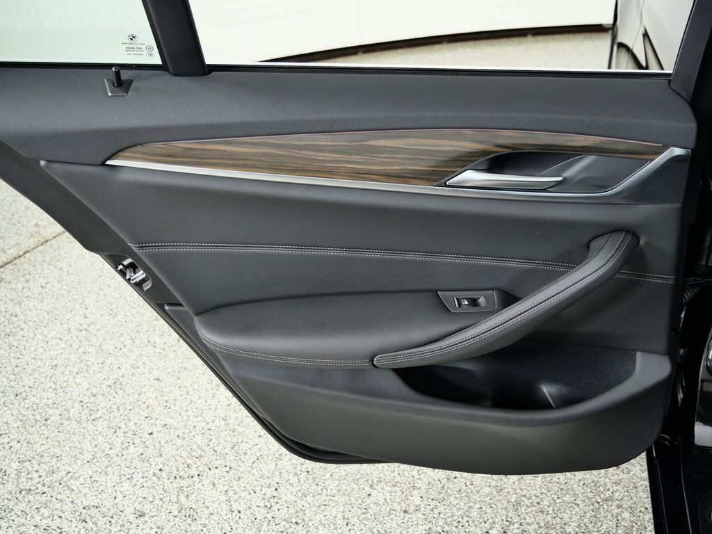 Thumbnail: 2023 BMW 5 Series - 34