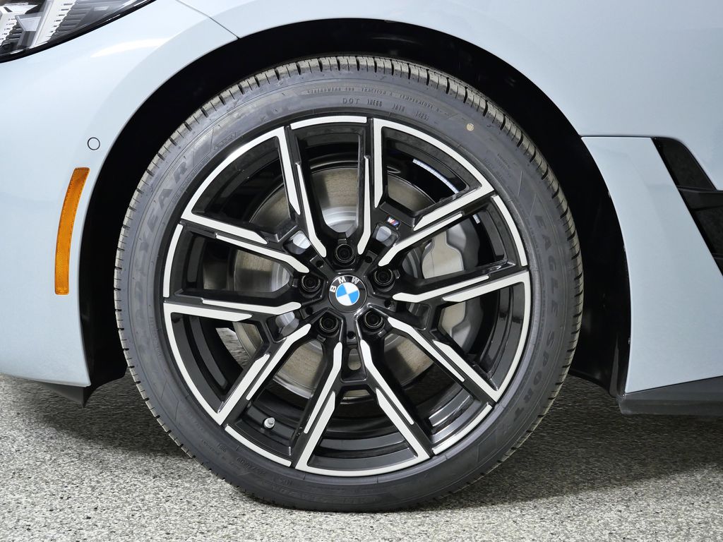 Thumbnail: 2026 BMW i4 - 17