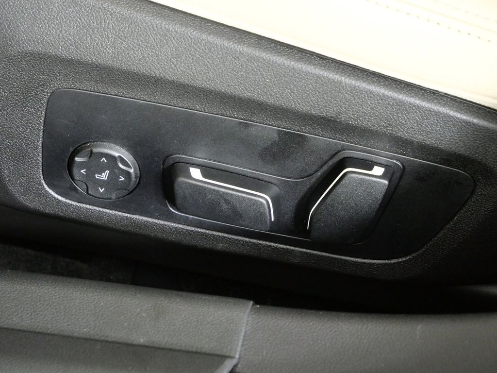 Thumbnail: 2025 BMW 3 Series - 41