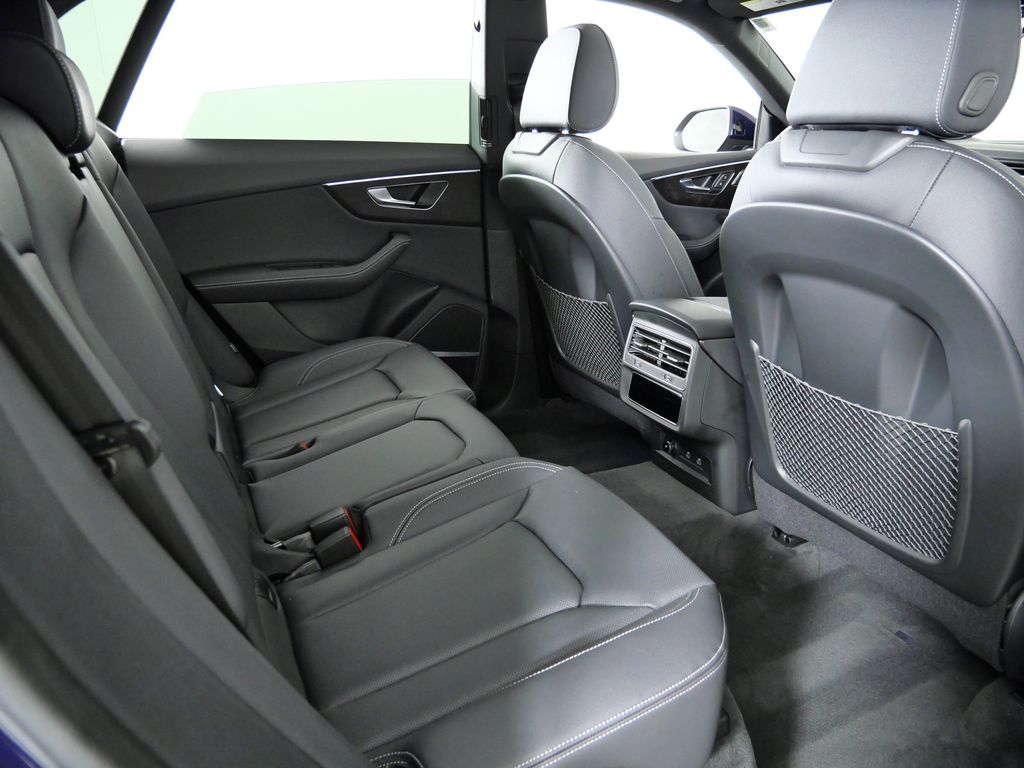 Thumbnail: 2023 Audi Q8 - 26