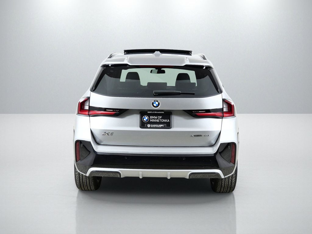 Thumbnail: 2026 BMW X1 - 10