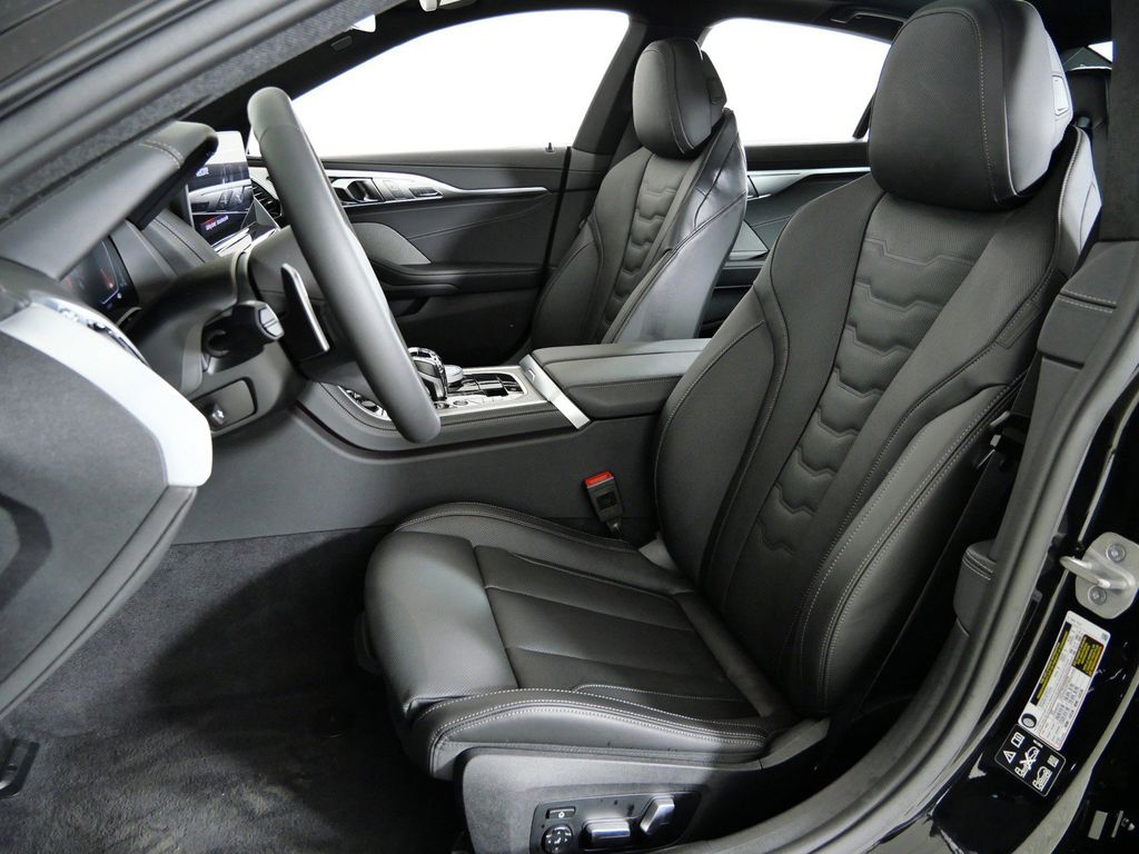 Thumbnail: 2026 BMW 8 Series - 35