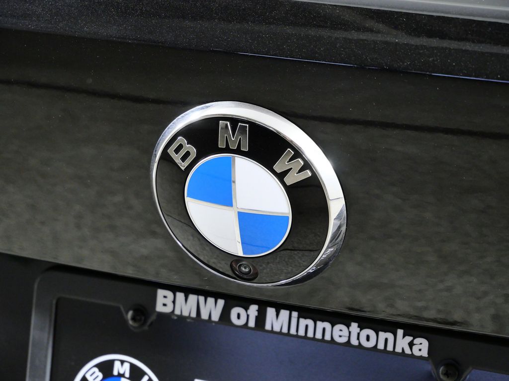 Thumbnail: 2026 BMW i4 - 11