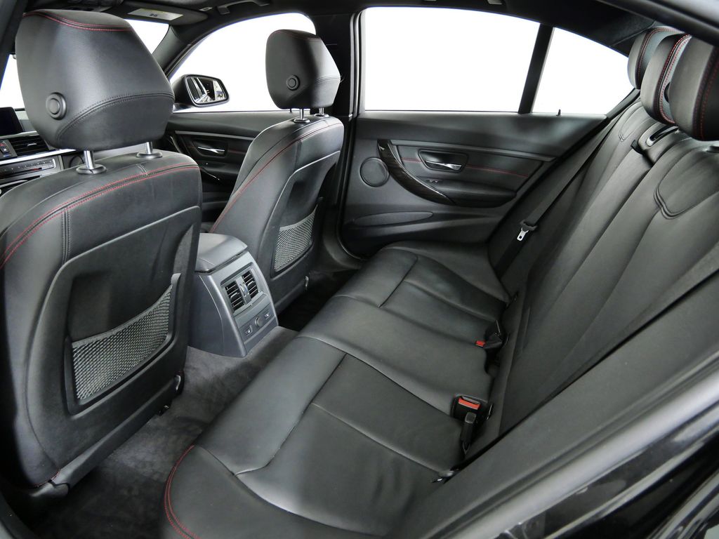 Thumbnail: 2013 BMW 3 Series - 30