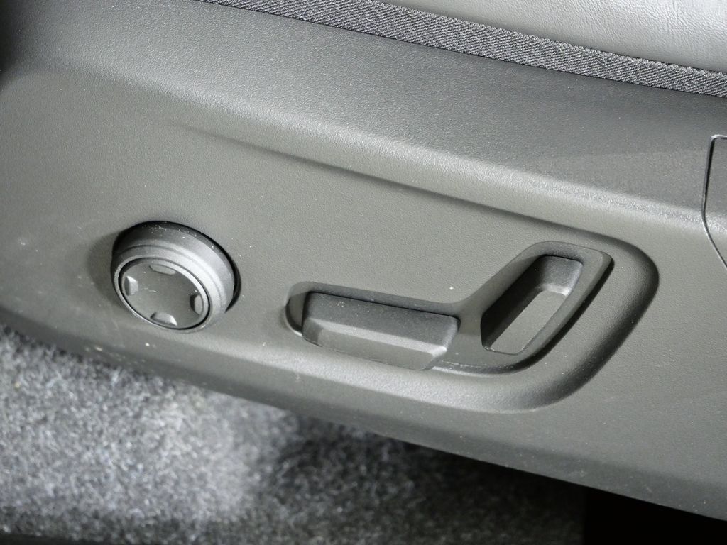 Thumbnail: 2021 Volvo XC40 - 39