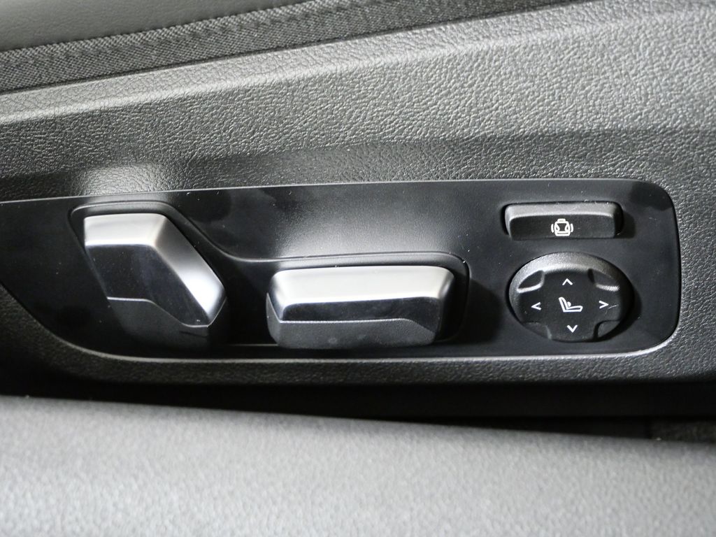 Thumbnail: 2026 BMW 8 Series - 22