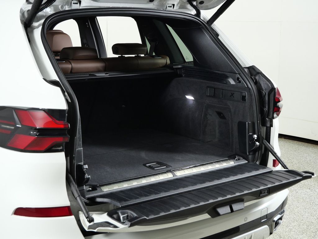 Thumbnail: 2026 BMW X5 - 30