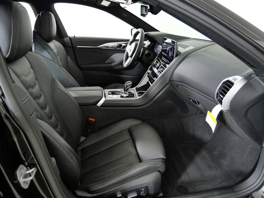 Thumbnail: 2026 BMW 8 Series - 21