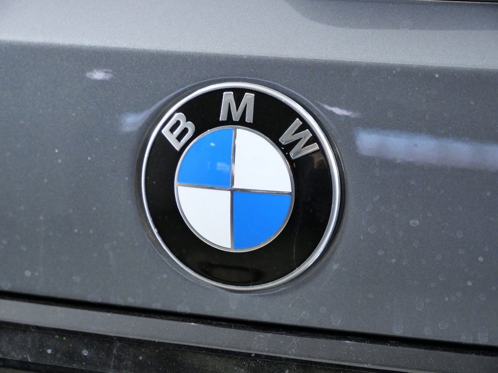 Thumbnail: 2026 BMW X7 - 13