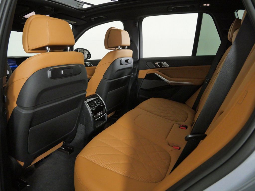 Thumbnail: 2026 BMW X5 - 32