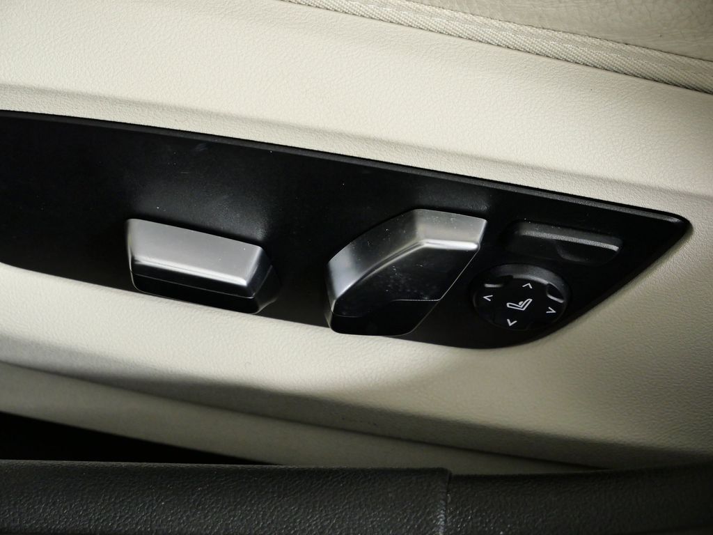 Thumbnail: 2023 BMW 5 Series - 43