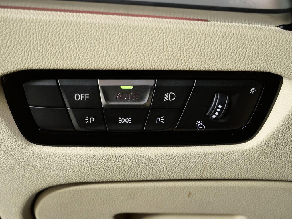 Thumbnail: 2019 BMW 3 Series - 37