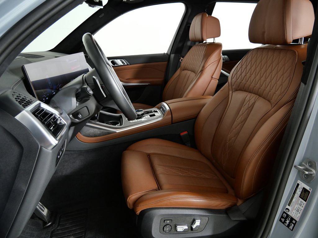 Thumbnail: 2025 BMW X7 - 37