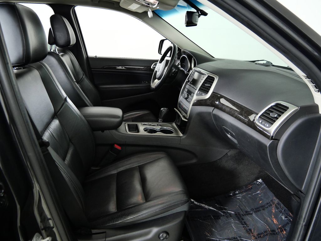 Thumbnail: 2011 Jeep Grand Cherokee - 21