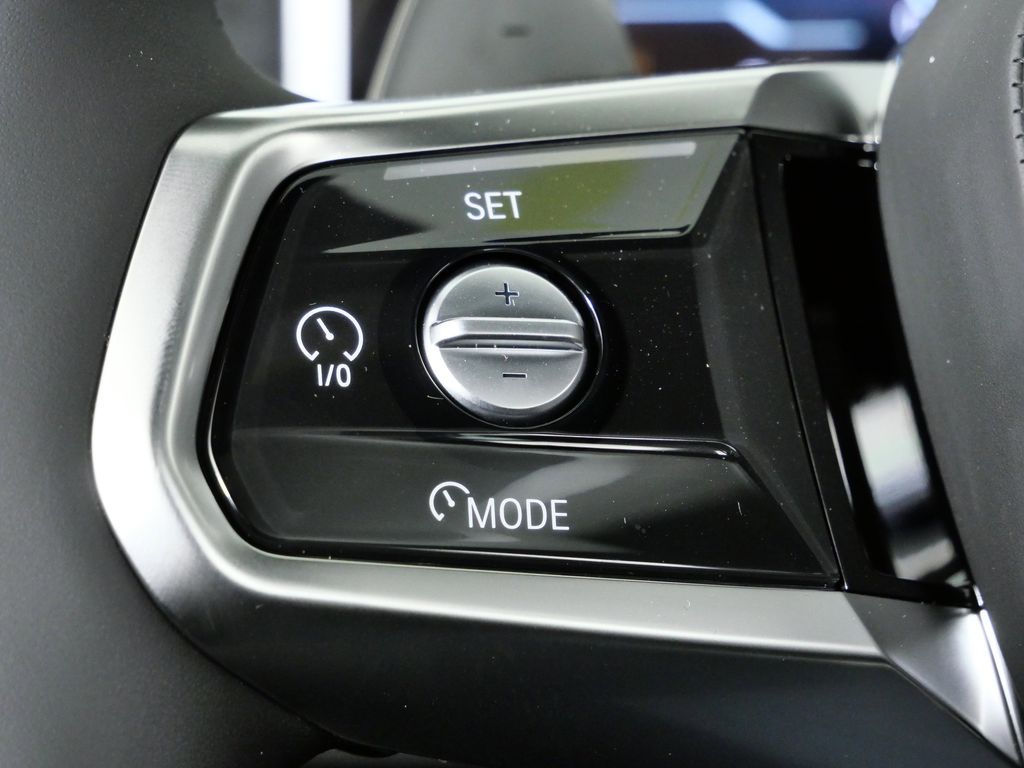 Thumbnail: 2025 BMW 7 Series - 39