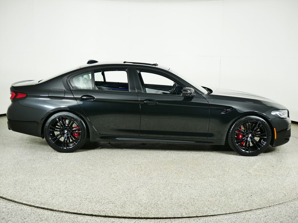 Thumbnail: 2023 BMW M5 - 8