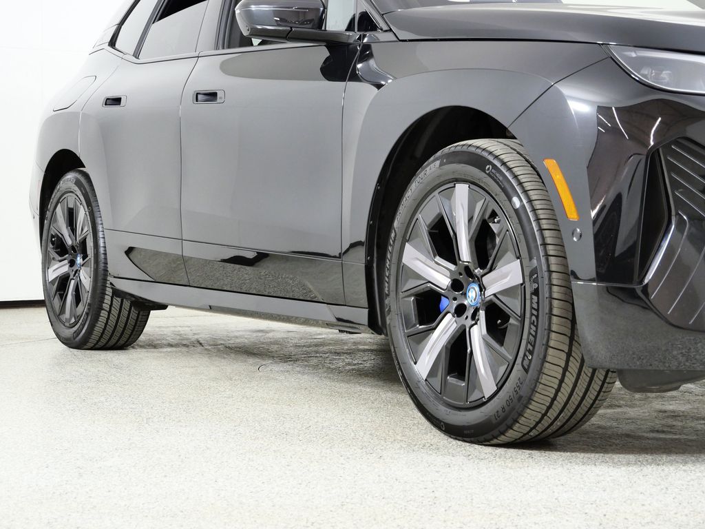 Thumbnail: 2023 BMW iX - 8