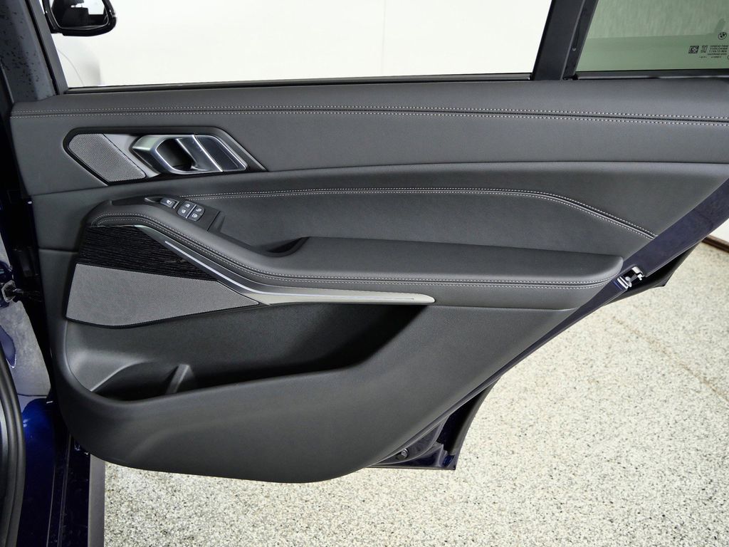 Thumbnail: 2026 BMW X7 - 25