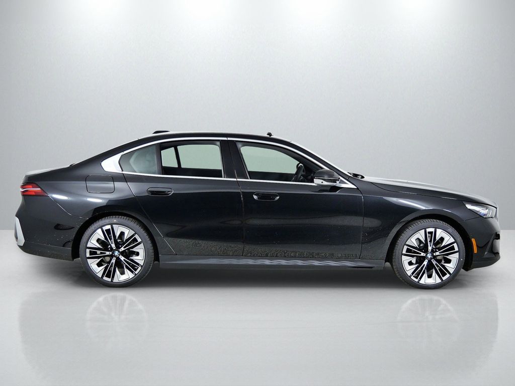 Thumbnail: 2026 BMW 5 Series - 8