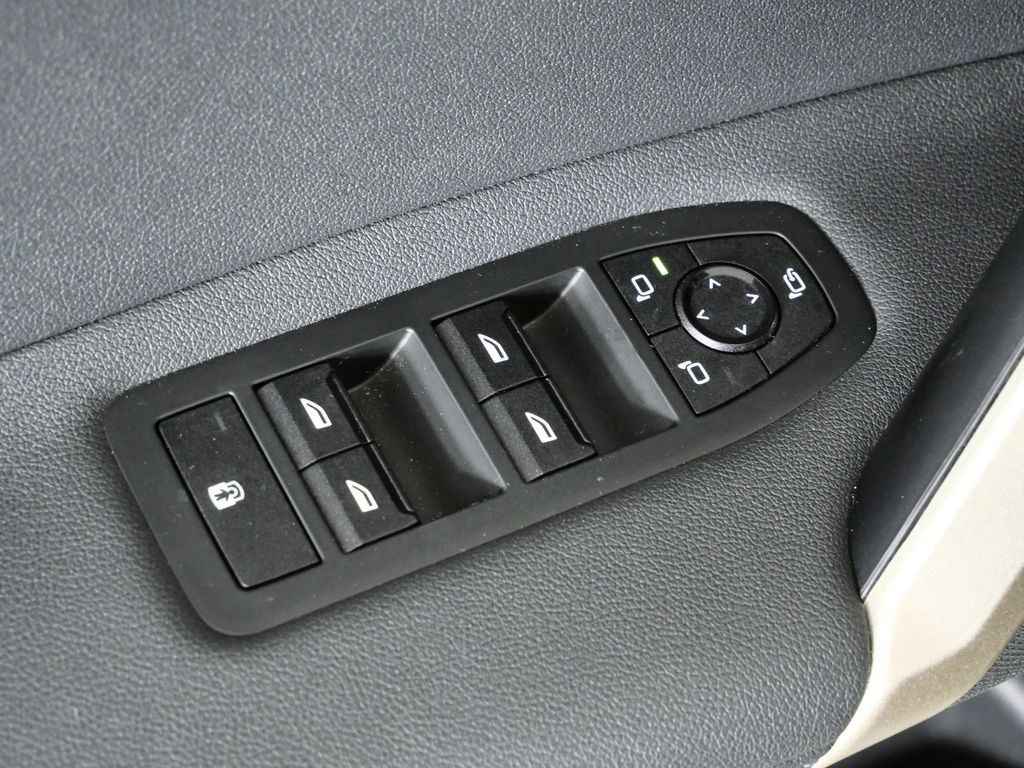 Thumbnail: 2023 BMW iX - 40