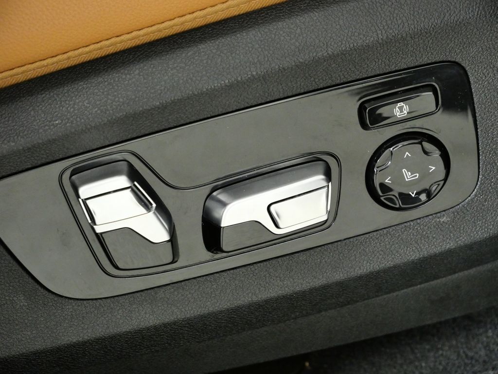 Thumbnail: 2020 BMW X7 - 23