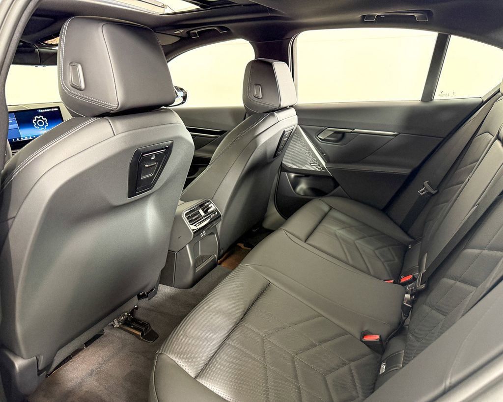 Thumbnail: 2025 BMW 5 Series - 31