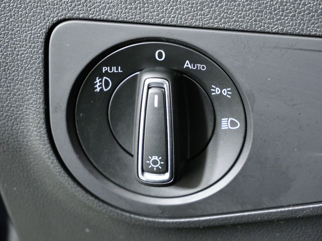 Thumbnail: 2021 Volkswagen Tiguan - 40