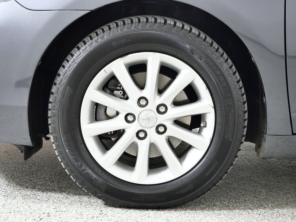 Thumbnail: 2011 Toyota Camry - 18