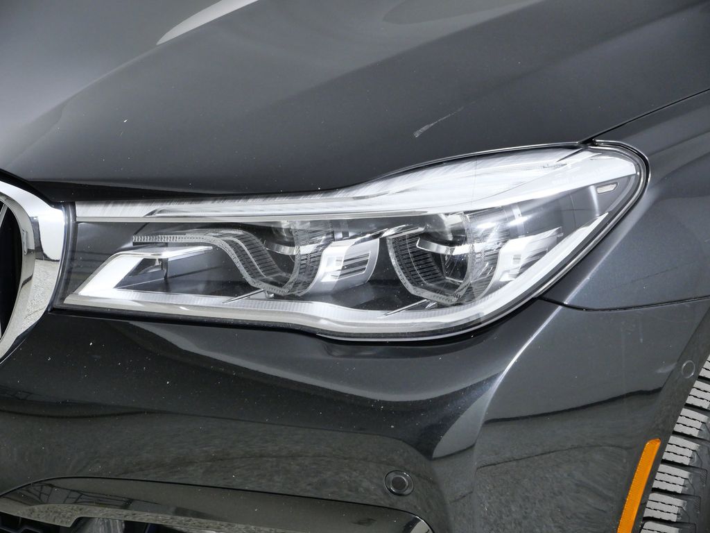 Thumbnail: 2016 BMW 7 Series - 4