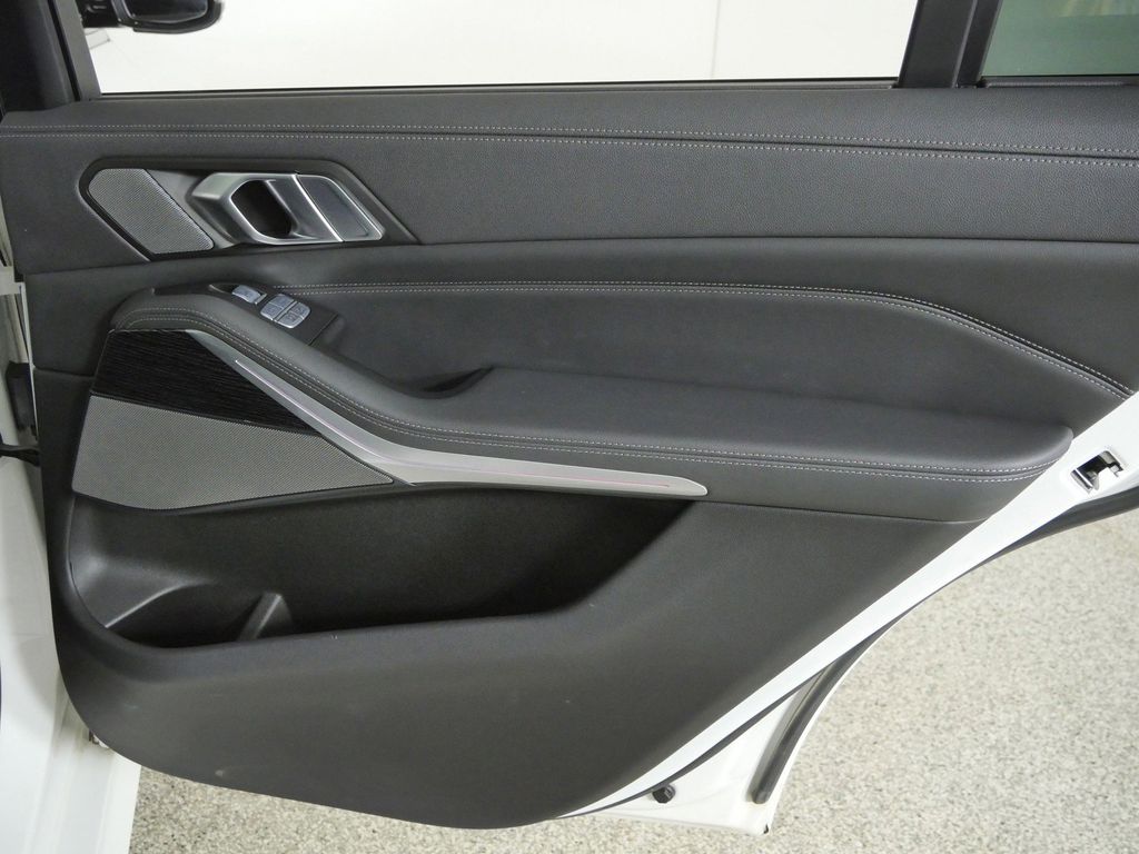 Thumbnail: 2022 BMW X7 - 24