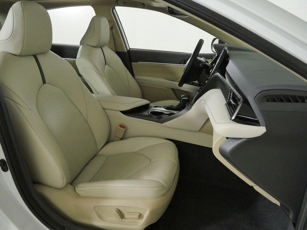 Thumbnail: 2023 Toyota Camry - 21