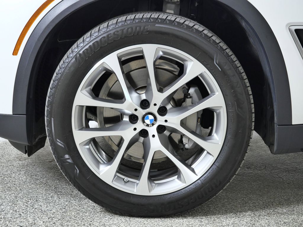 Thumbnail: 2023 BMW X5 - 21