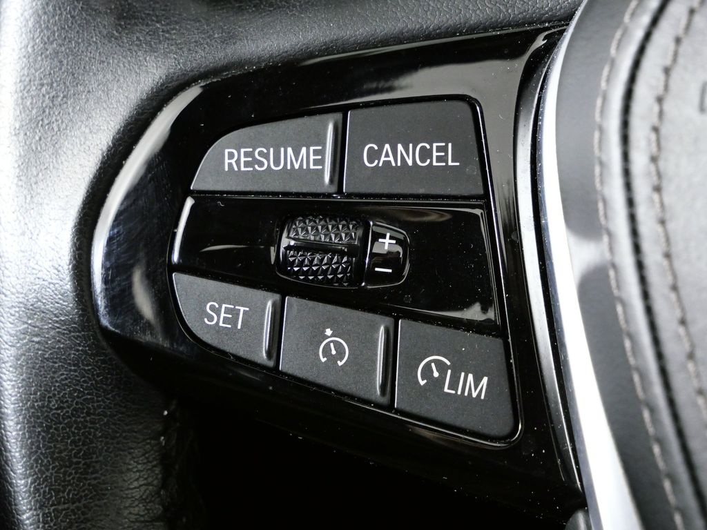 Thumbnail: 2022 BMW 5 Series - 40