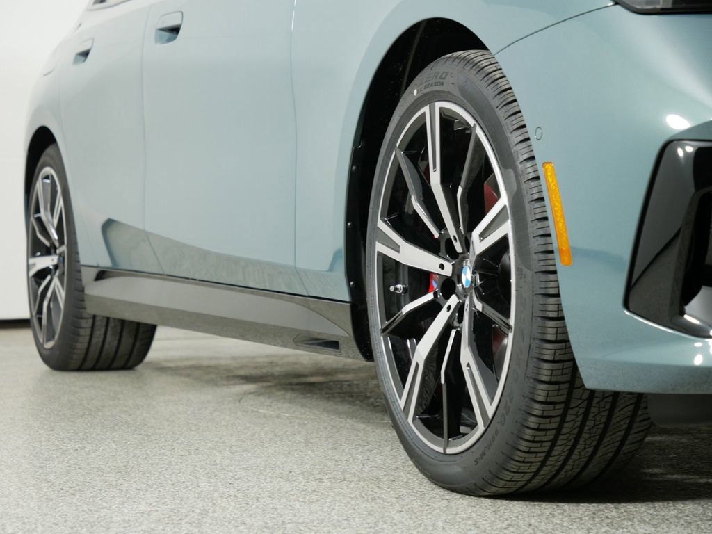 Thumbnail: 2025 BMW 5 Series - 7