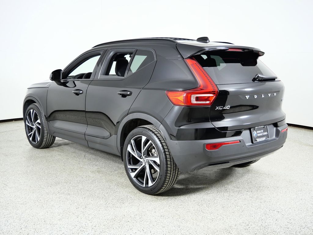 Thumbnail: 2021 Volvo XC40 - 15