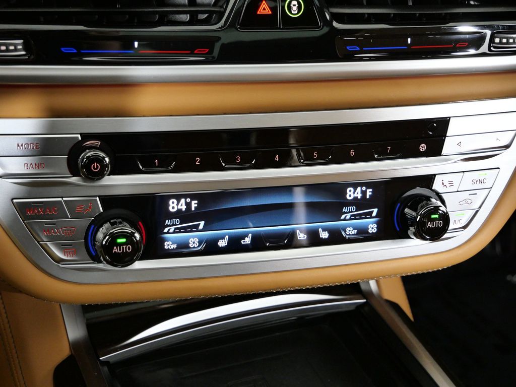 Thumbnail: 2022 BMW 7 Series - 49