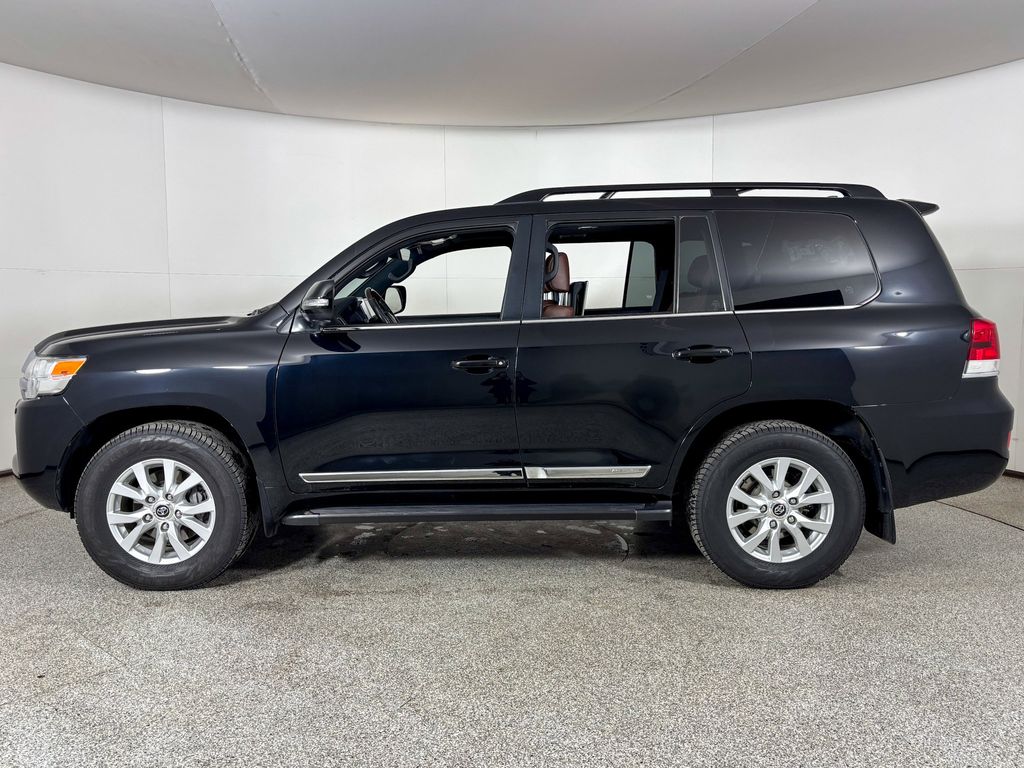 Thumbnail: 2017 Toyota Land Cruiser - 6