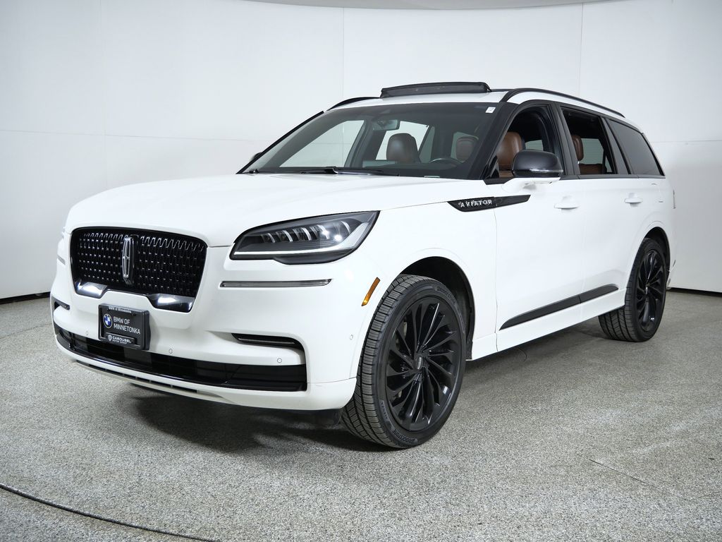 Thumbnail: 2023 Lincoln Aviator - 1