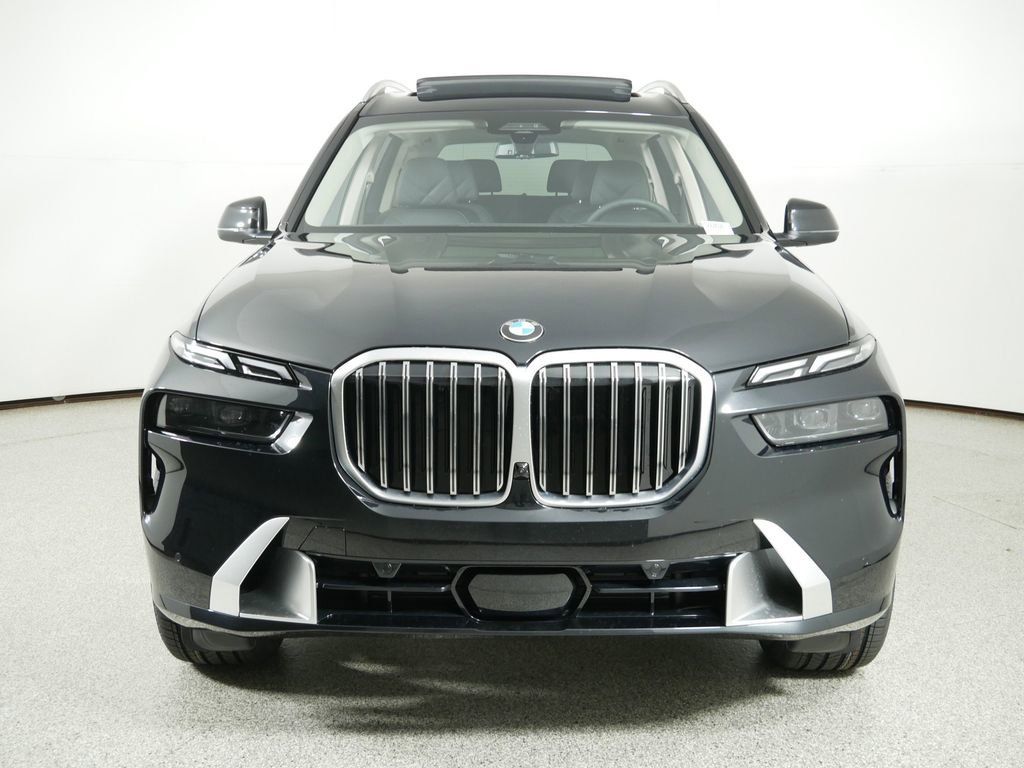 Thumbnail: 2026 BMW X7 - 6