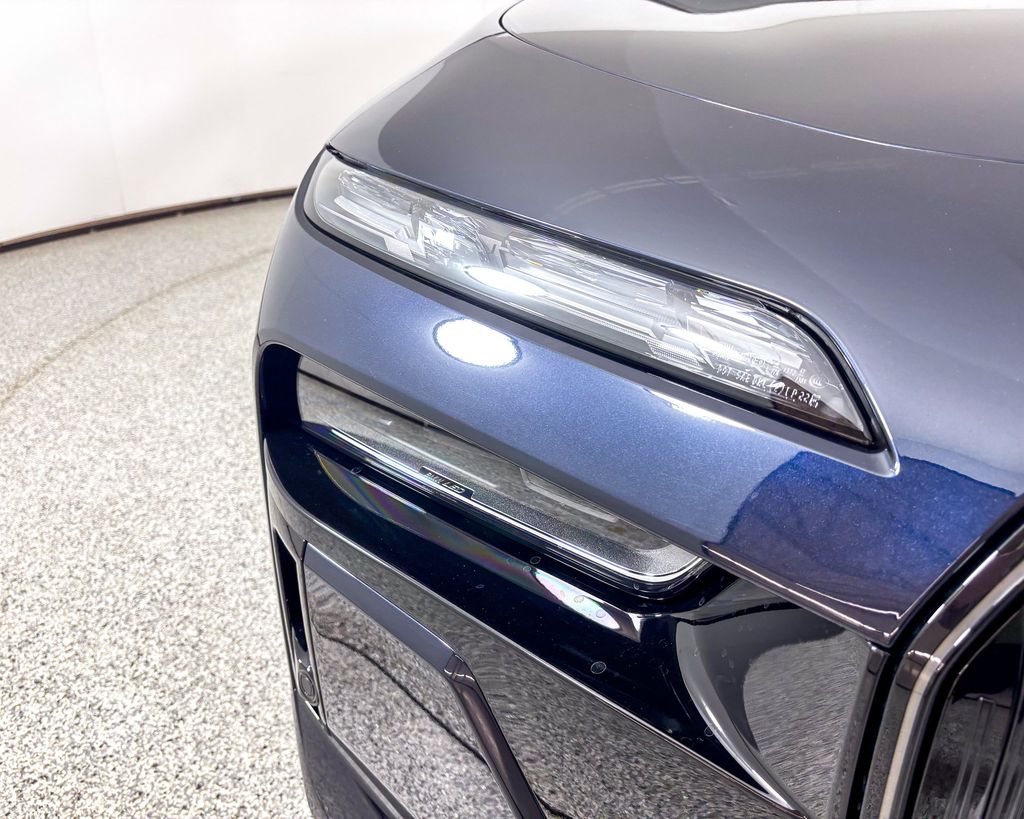 Thumbnail: 2025 BMW 7 Series - 7