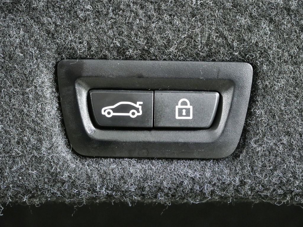 Thumbnail: 2019 BMW M5 - 28