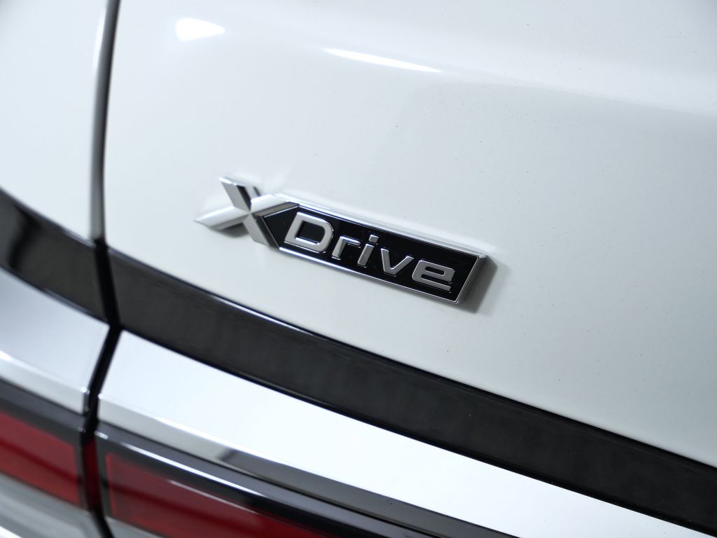 Thumbnail: 2025 BMW 7 Series - 13