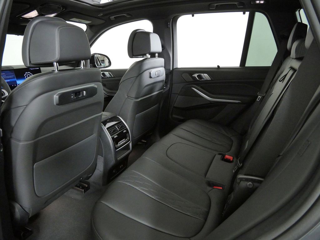 Thumbnail: 2026 BMW X5 - 32