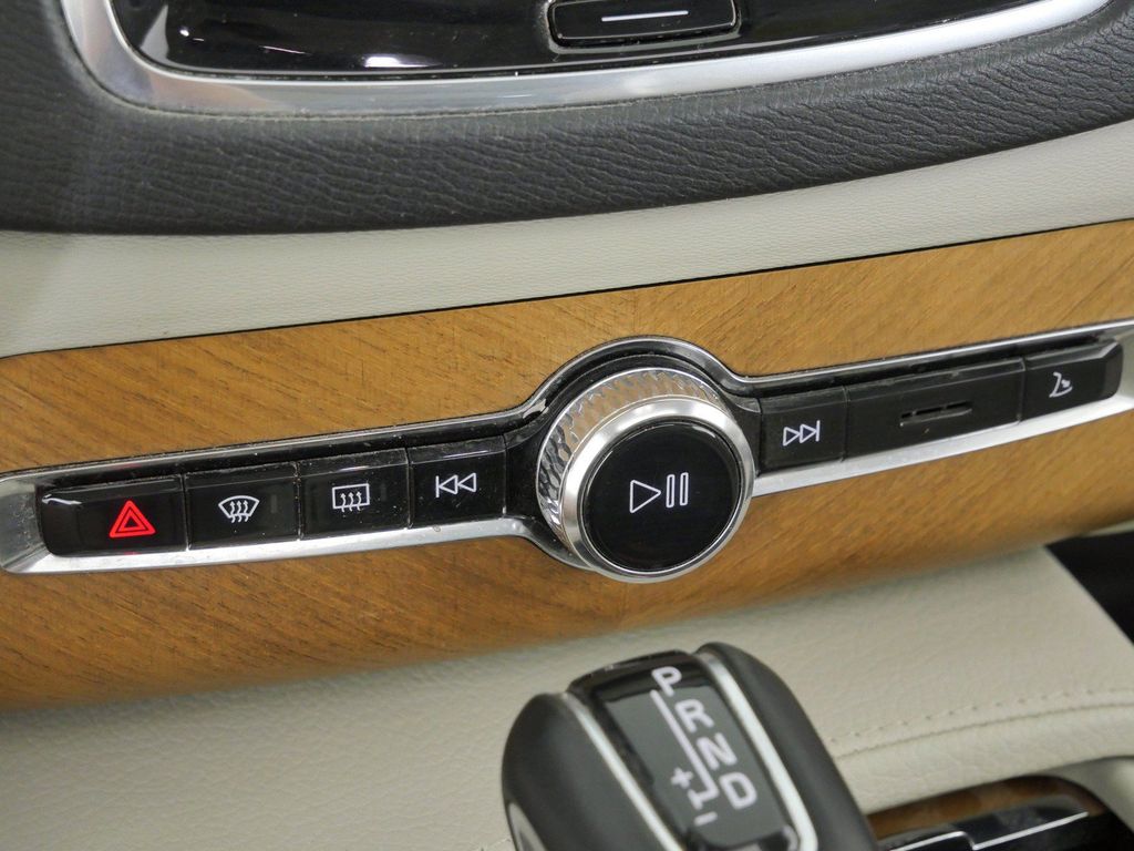 Thumbnail: 2022 Volvo XC90 - 45