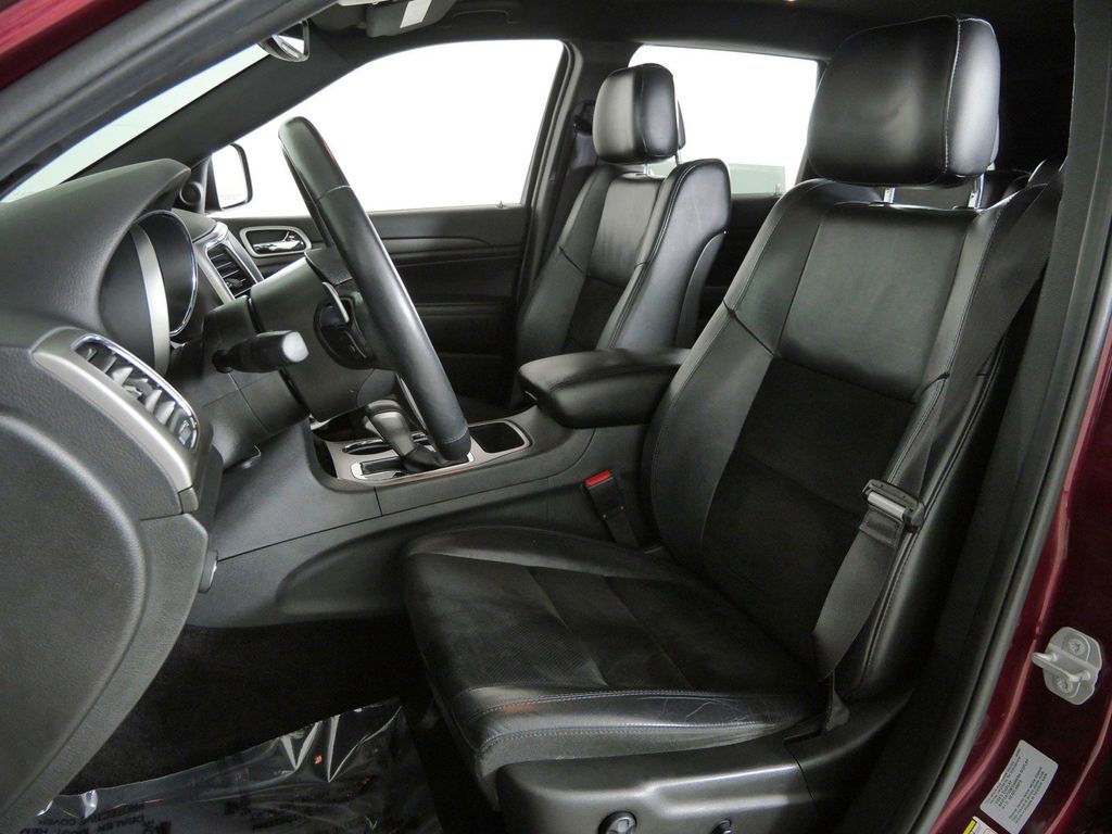 Thumbnail: 2017 Jeep Grand Cherokee - 32