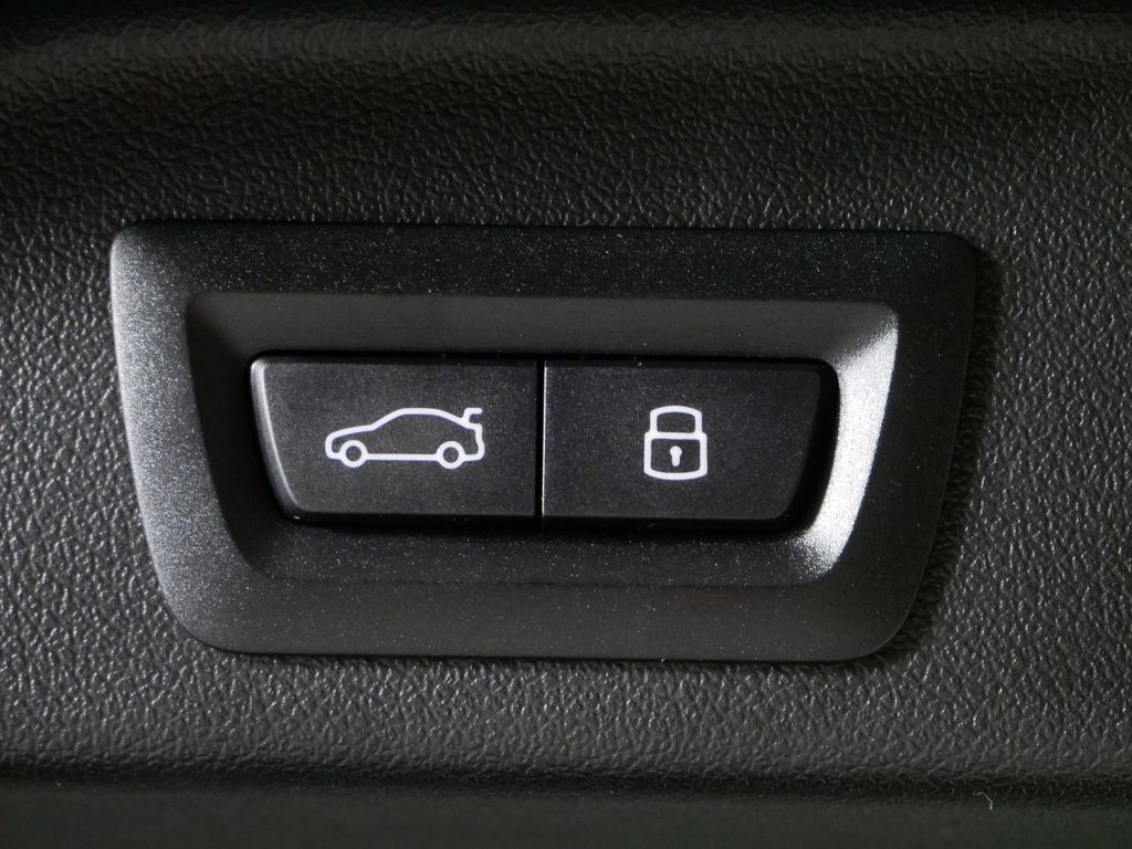 Thumbnail: 2026 BMW X5 - 26