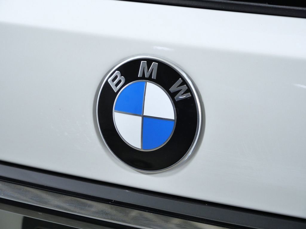 Thumbnail: 2026 BMW X7 - 13