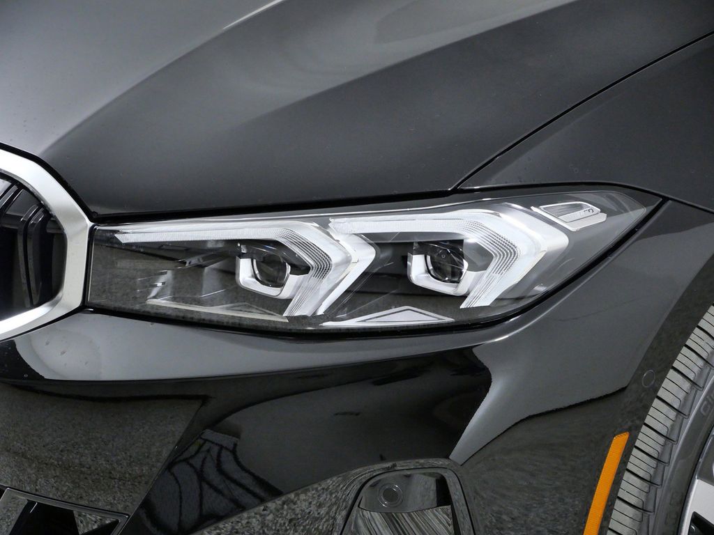 Thumbnail: 2026 BMW 3 Series - 3